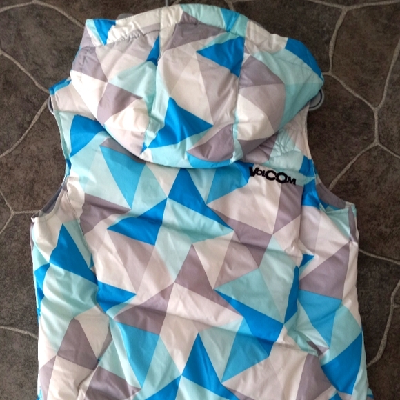 Volcom  women's vest ,size M, NWOT, blue , grey, white and teal - Picture 2 of 6